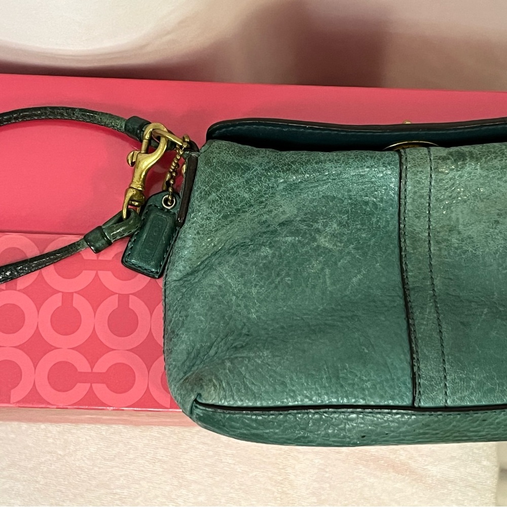Coach Vintage Teal Green Leather Wristlet with Coach signature turn lock - Picture 5 of 8